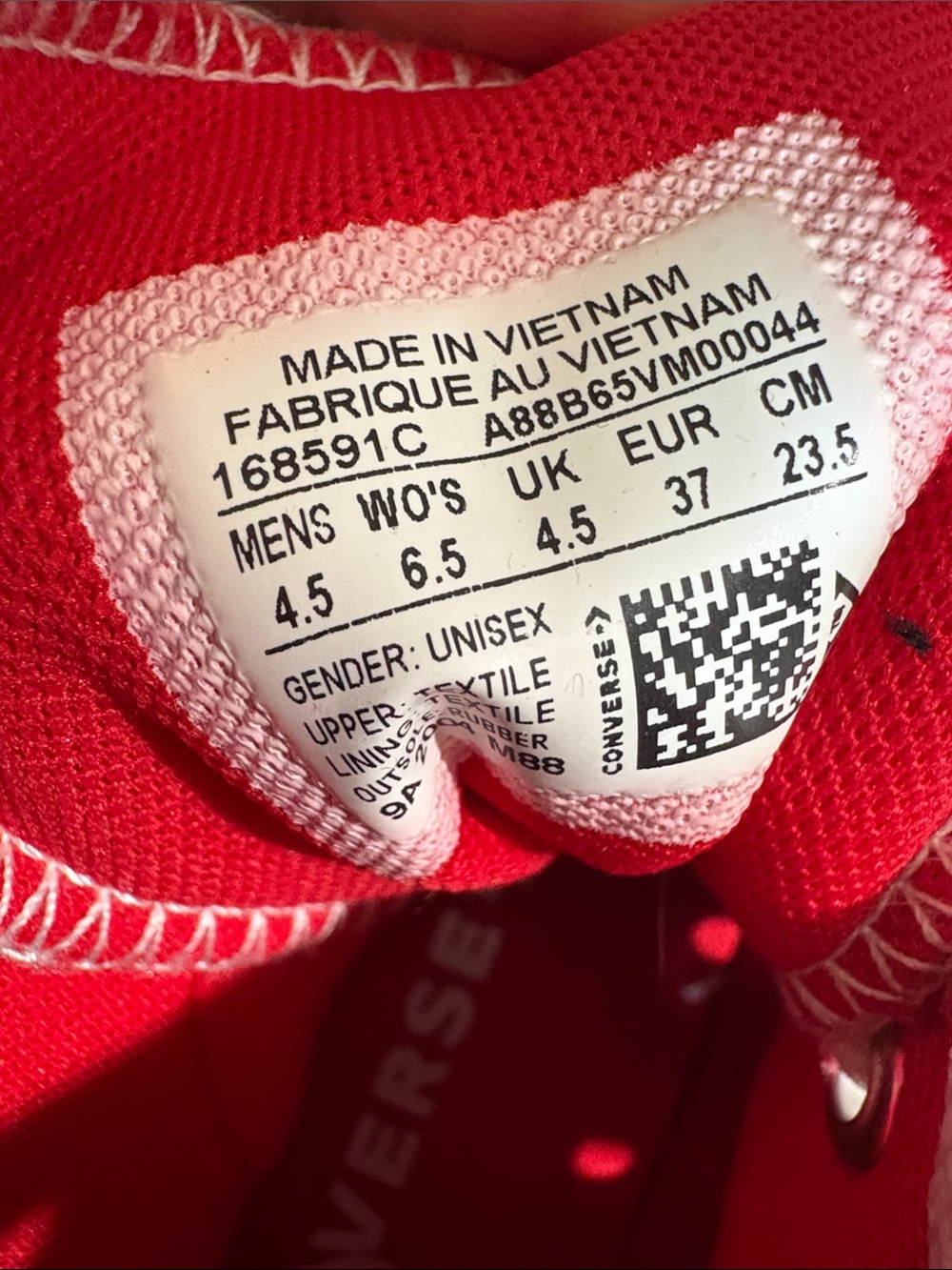 Red High-Top Canvas Sneakers - Classic Style - Picture 10 of 10